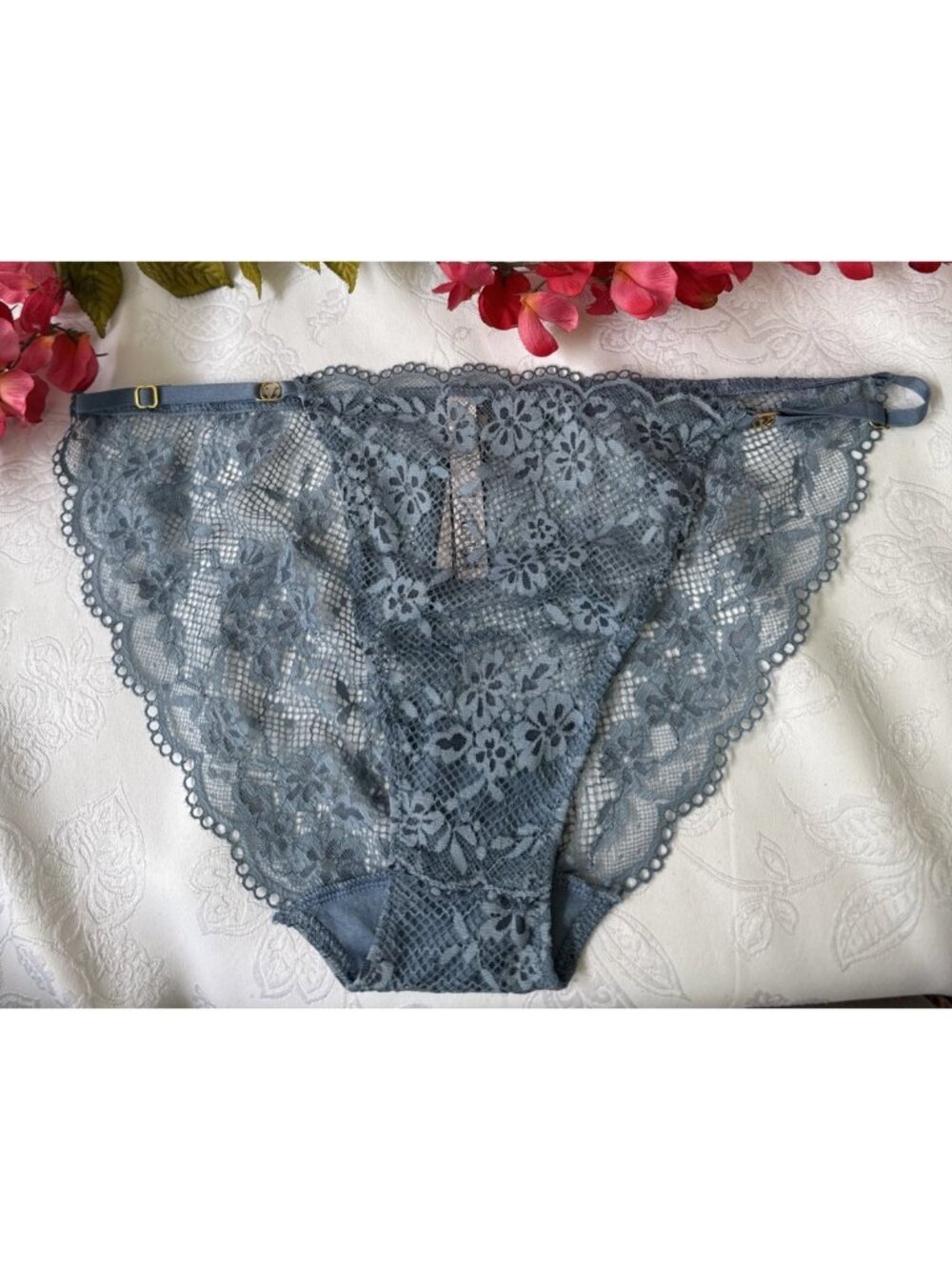 VICTORIA'S SECRET L BLUE LACE STRING SIDE BIKINI GOLD CHARMS STRAPPY PANTIES NWT